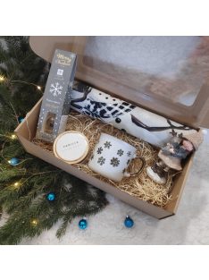   Karácsonyi ajándékdoboz, ajándékbox hóemberes asztali futóval 03.