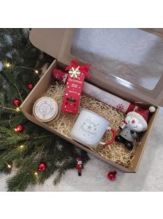   Karácsonyi ajándékdoboz, ajándékbox szarvasos asztali futóval 10.