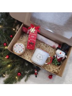   Karácsonyi ajándékdoboz, ajándékbox szarvasos asztali futóval 11.