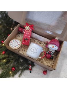   Karácsonyi ajándékdoboz, ajándékbox szarvasos asztali futóval 12.