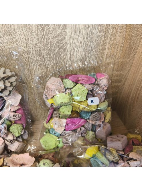 Vegyes szárított terméscsomag 100 gr vidám színekben 