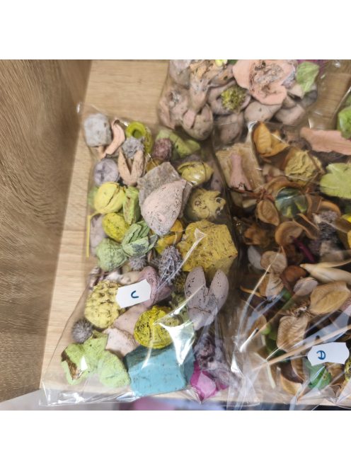 Vegyes szárított terméscsomag 100 gr vidám színekben 