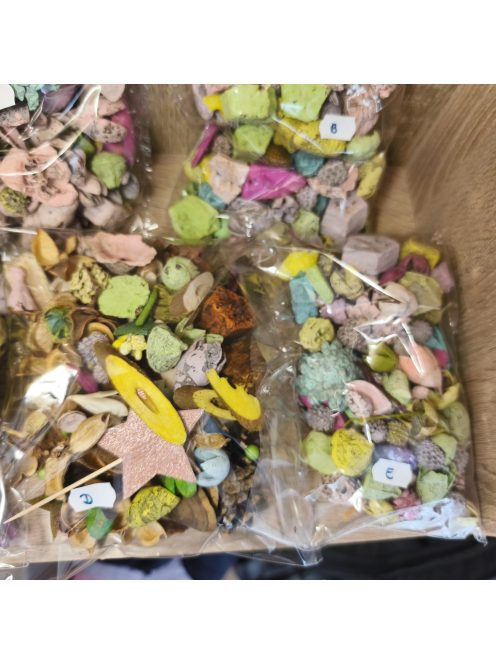 Vegyes szárított terméscsomag 100 gr vidám színekben 