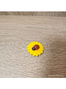 Katica virágon öntapadós 3cm -tavaszi kiegészítő