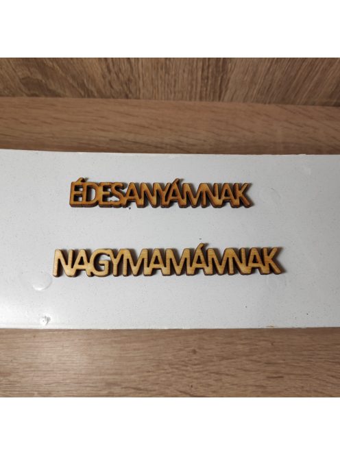 "Édesanyámnak" vagy "Nagymamámnak" felirat natúr fa 8cm 1db