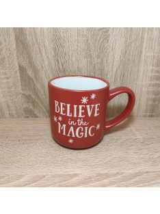   "Believe in magic" feliratú karácsonyi/téli bögre piros/fehér 8,8*9,5cm 1db