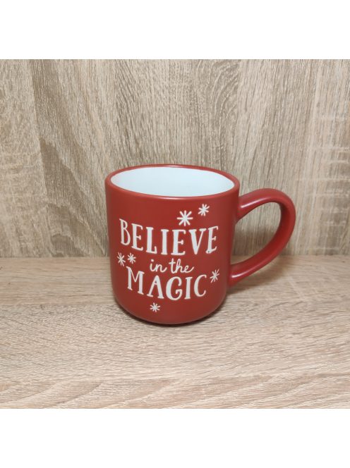 "Believe in magic" feliratú karácsonyi/téli bögre piros/fehér 8,8*9,5cm 1db